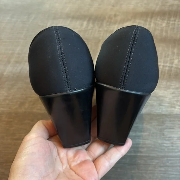 NAOT  Black Stretch  Heels Women’s 9 (EU40) - Picture 8 of 11